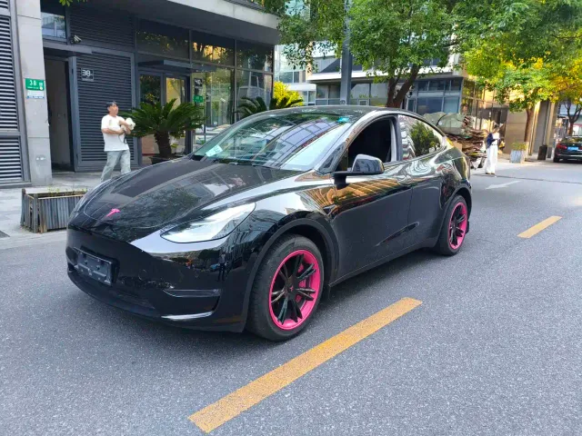 Фотография автомобиля — Tesla Model Y