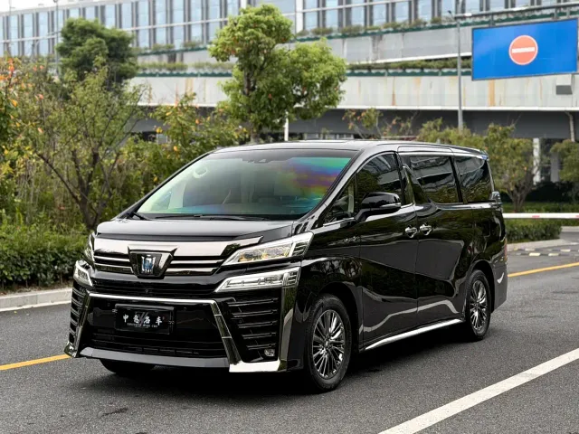 Фотография автомобиля — Toyota Vellfire