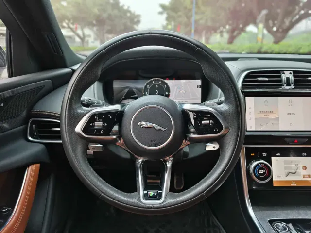 Jaguar XEL — Фото автомобиля 22
