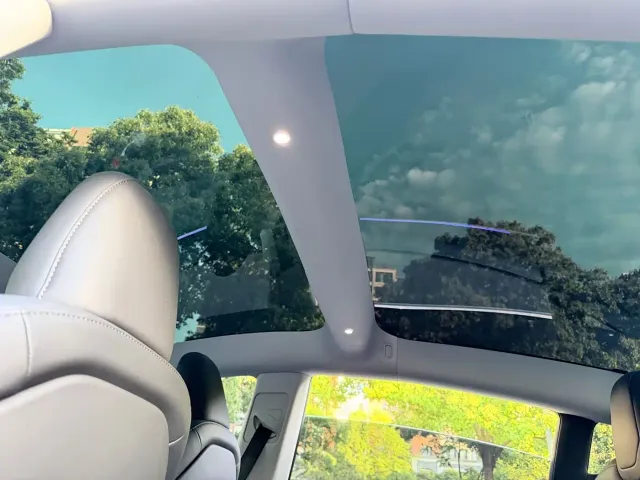 Tesla Model 3 — Фото автомобиля 14