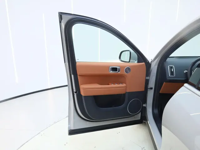 Li Auto L6 — Фото автомобиля 10