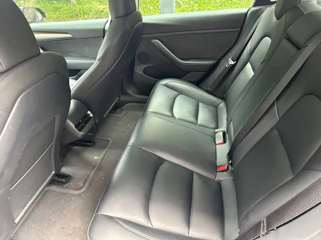 Tesla Model 3 — Фото автомобиля 8