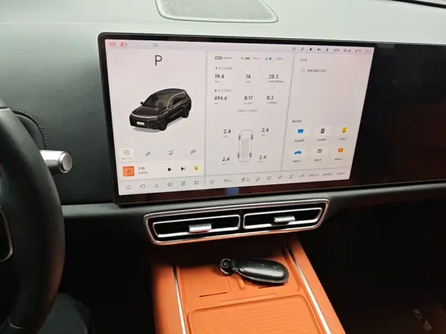 Li Auto L8 — Фото автомобиля 12