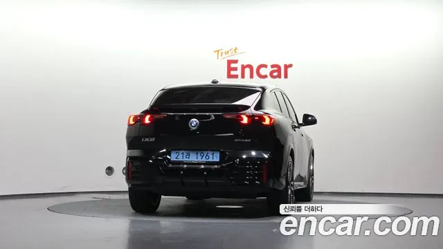 BMW iX2 U10 — Фото автомобиля 4