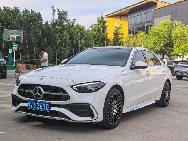 Фотография автомобиля — Mercedes-Benz C-Class