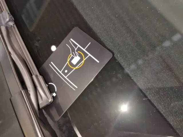 Tesla Model 3 — Фото автомобиля 8