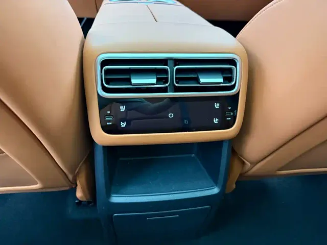 Li Auto L6 — Фото автомобиля 8