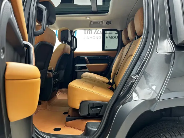 Land Rover Defender — Фото автомобиля 14