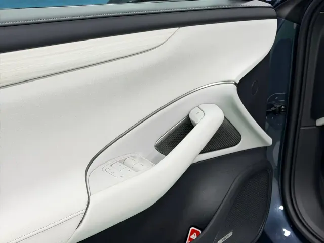 Xiaomi SU7 — Фото автомобиля 10