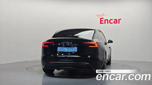 Tesla Model 3 — Фото автомобиля 4