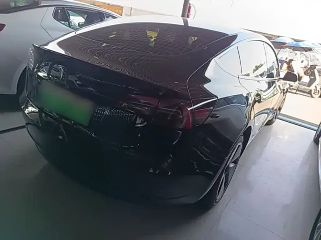 Tesla Model 3 — Фото автомобиля 6