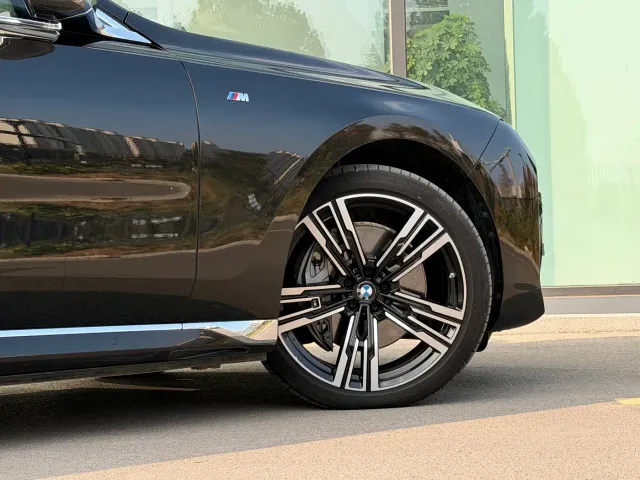 BMW i7 — Фото автомобиля 27