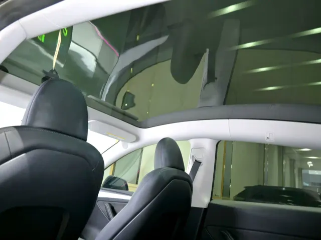 Tesla Model Y — Фото автомобиля 18