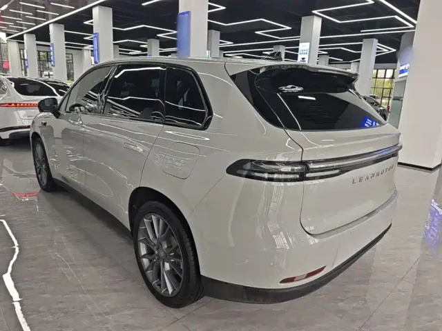 Leapmotor C10 — Фото автомобиля 4