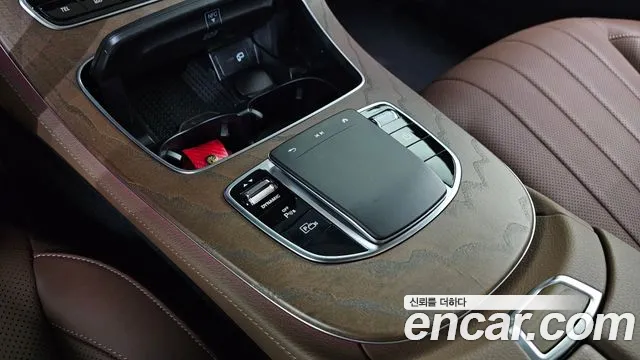 Mercedes-Benz E-Class — Фото автомобиля 29