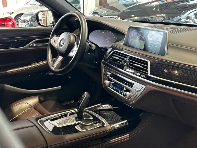 BMW 7 Series — Фото автомобиля 28