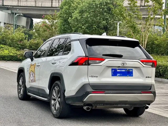 Toyota RAV4 — Фото автомобиля 4