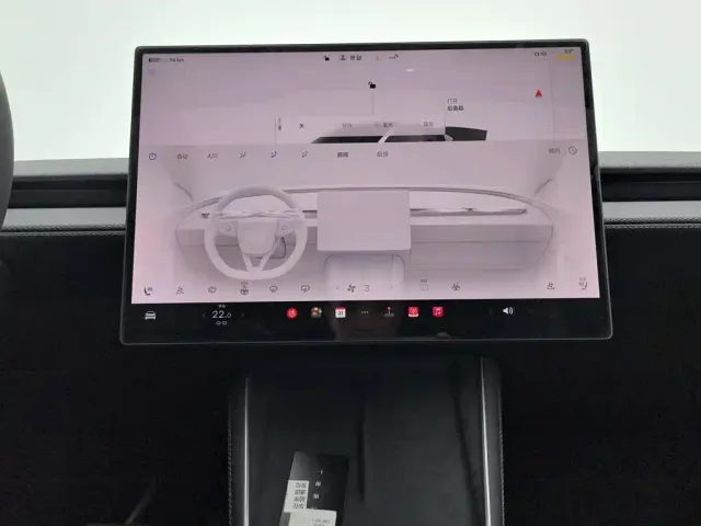 Tesla Model Y — Фото автомобиля 12