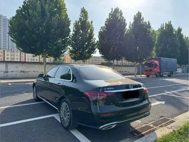 Mercedes-Benz E-Class — Фото автомобиля 7
