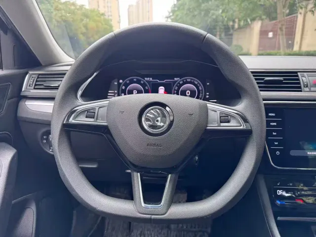 Skoda Superb — Фото автомобиля 4