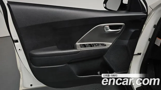 Kia Niro — Фото автомобиля 13