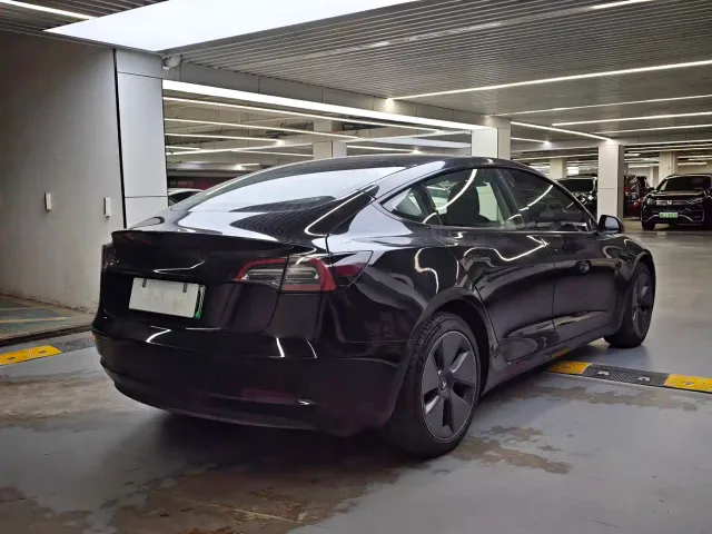 Tesla Model 3 — Фото автомобиля 17
