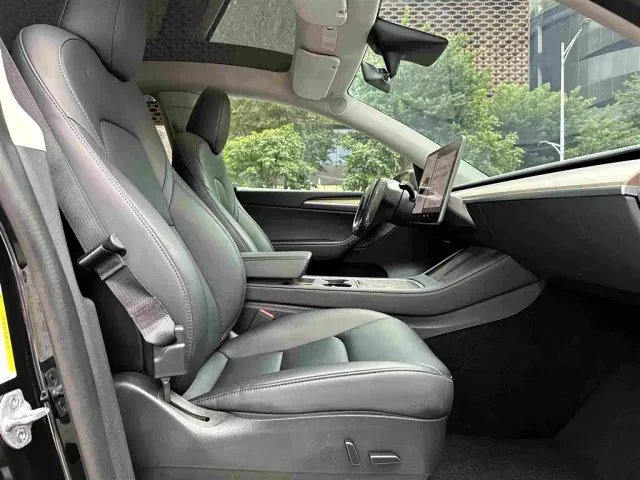 Tesla Model Y — Фото автомобиля 6