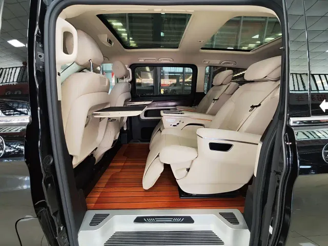 Mercedes-Benz V-Class — Фото автомобиля 7
