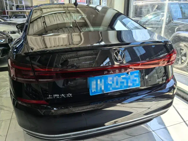 Volkswagen Passat — Фото автомобиля 5
