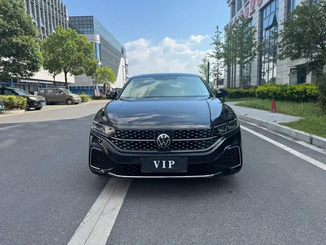 Volkswagen Passat — Фото автомобиля 3