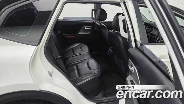 Kia Niro — Фото автомобиля 18