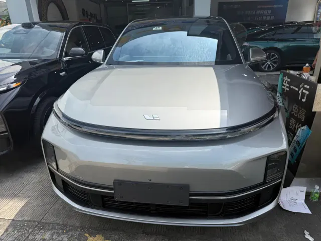 Li Auto L8 — Фото автомобиля 2