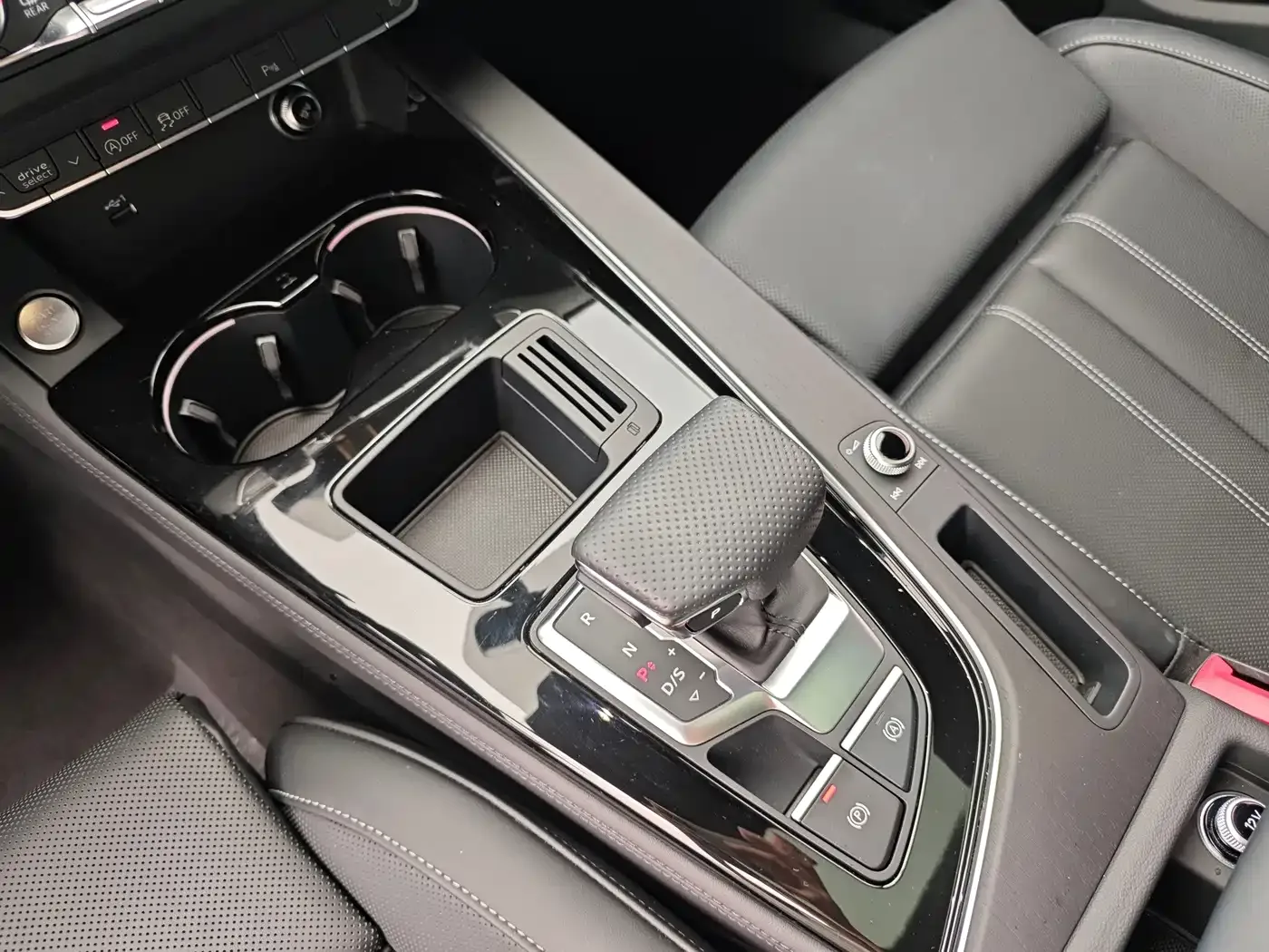 Audi Audi A4L 2024 40 TFSI Luxury Dynamic — Фото автомобиля 27