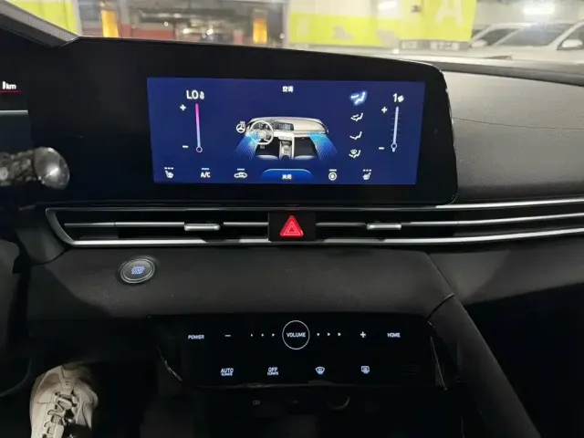 Hyundai Elantra 2022 1.5L CVT LUX Premium Edition — Фото автомобиля 14