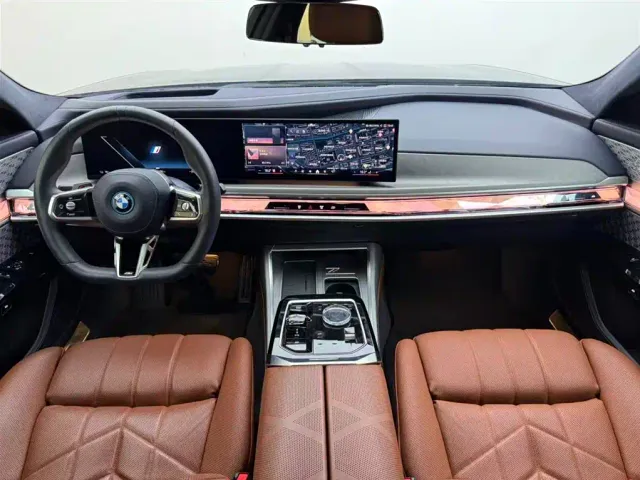 BMW i7 — Фото автомобиля 7
