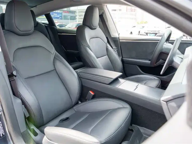 Tesla Model 3 — Фото автомобиля 15