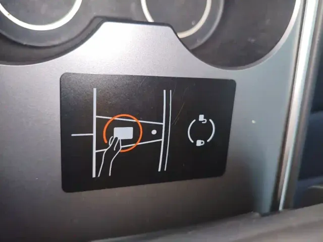 Tesla Model Y — Фото автомобиля 8