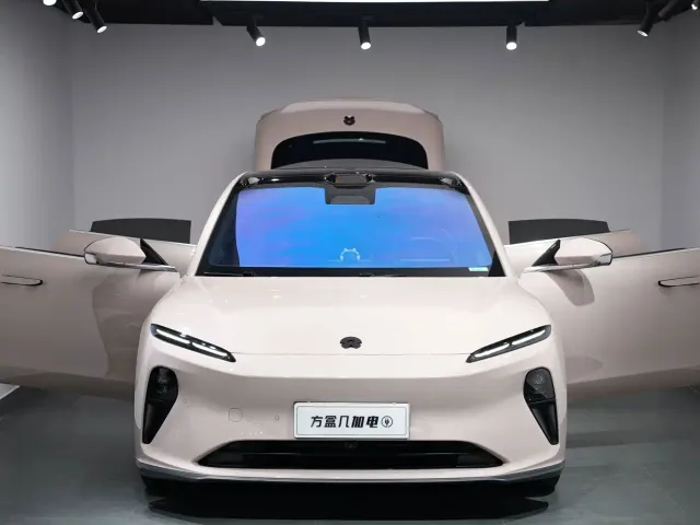 Nio ET5 — Фото автомобиля 10