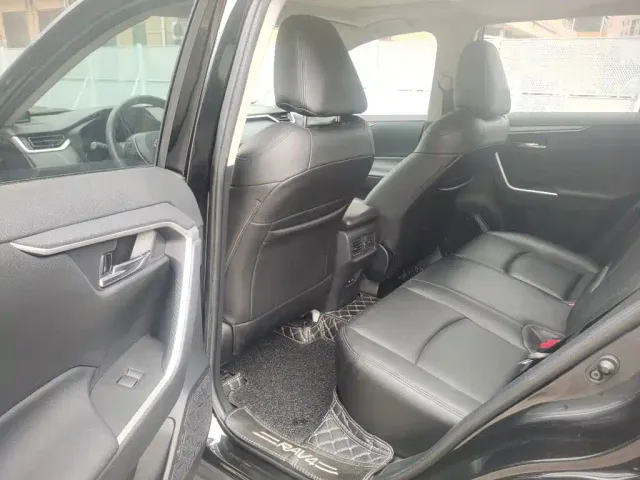 Toyota RAV4 — Фото автомобиля 6