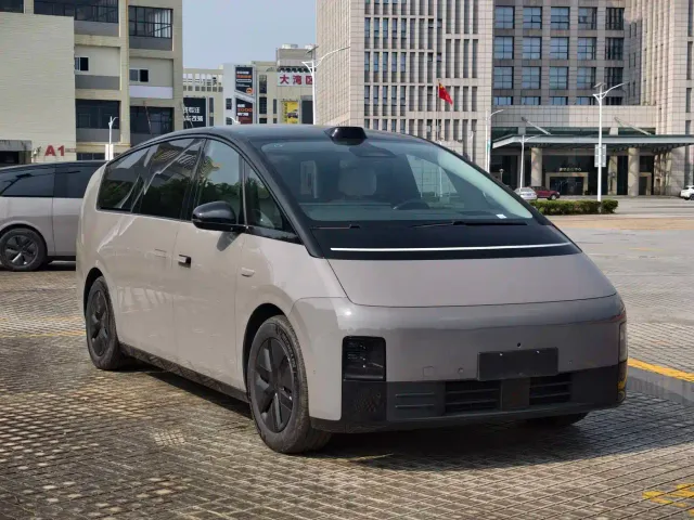 Li Auto MEGA — Фото автомобиля 3