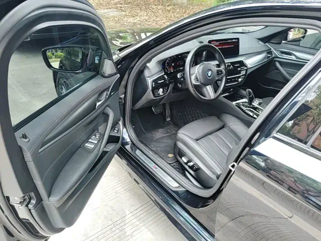 BMW 5 Series — Фото автомобиля 11