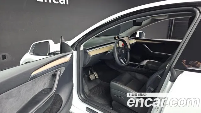 Tesla Model Y — Фото автомобиля 10
