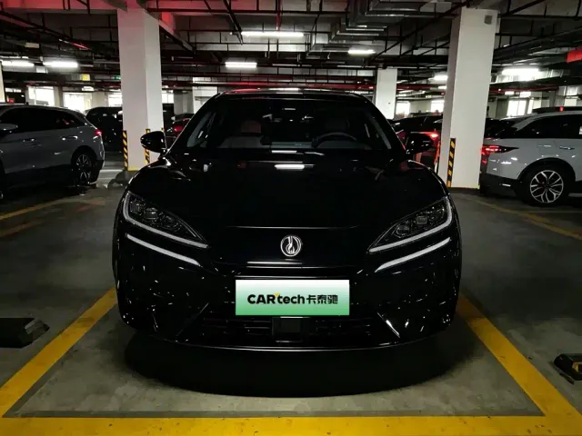 Denza Z9GT — Фото автомобиля 2