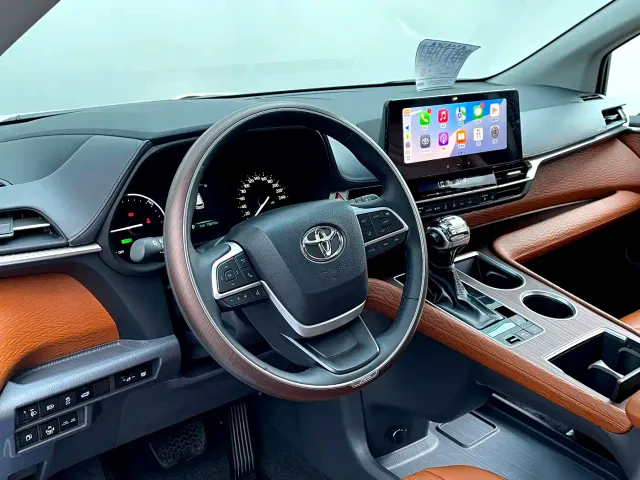 Toyota Sienna — Фото автомобиля 11