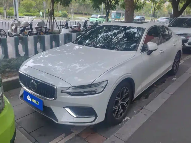 Фотография автомобиля — Volvo S60
