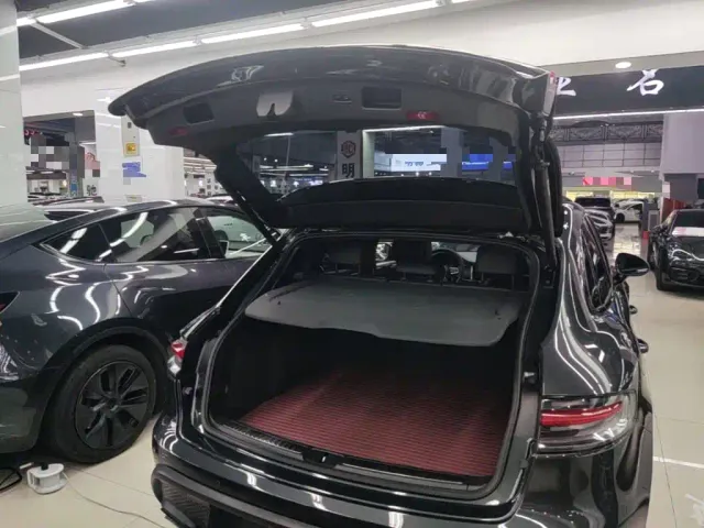 Porsche Macan — Фото автомобиля 18