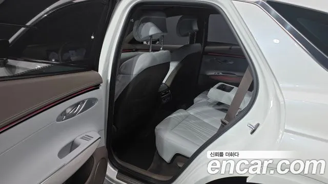 Genesis GV70 — Фото автомобиля 16
