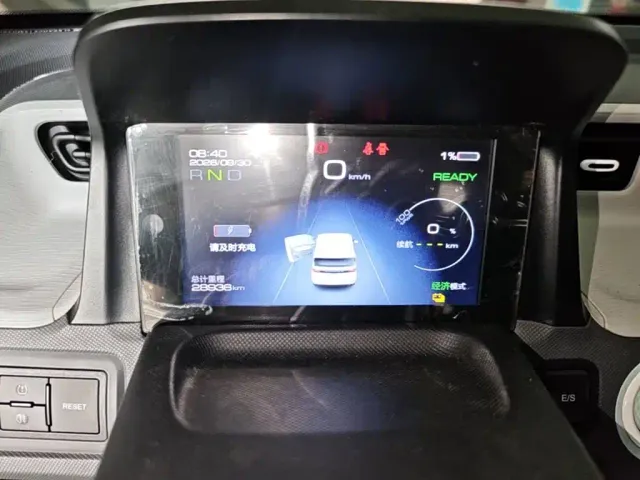 Wuling Hongguang Mini EV — Фото автомобиля 11