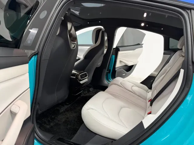 Xiaomi SU7 — Фото автомобиля 8