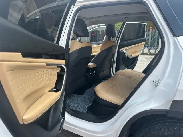 Geely Boyue L — Фото автомобиля 6